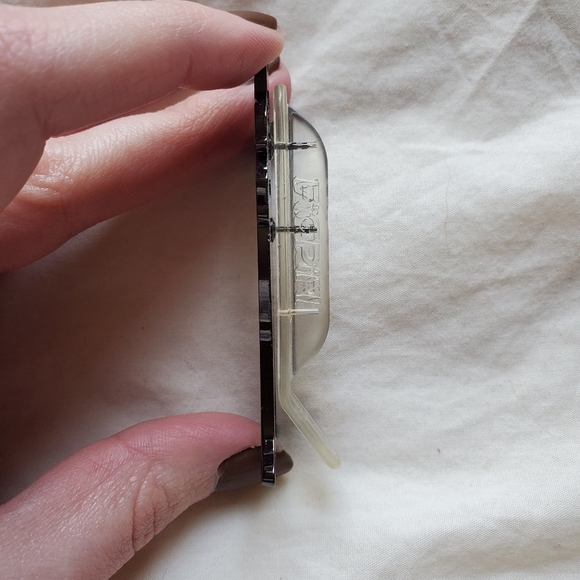 Overwatch D.Va Pin - Picture 5 of 5